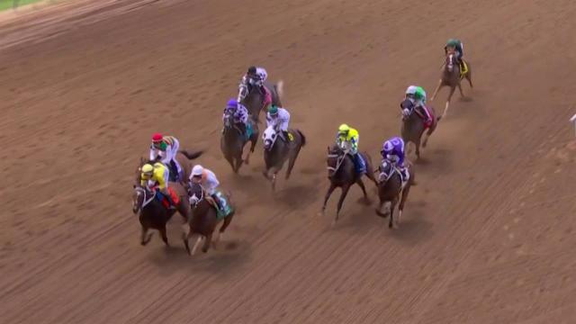 Vahva finishes strong in the Derby City Distaff