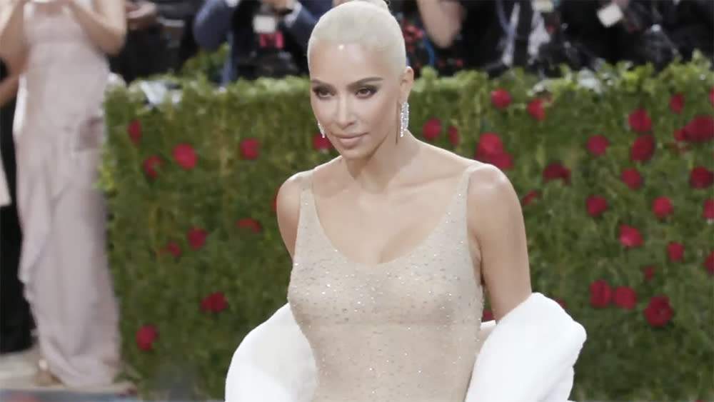 Happy Birthday Dress Kim Kardashian Kim Kardashian Wears Iconic Marilyn Monroe 'Happy Birthday' Dress To Met  Gala