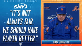 Mets players, coaches, and fans give Buck Showalter round of applause