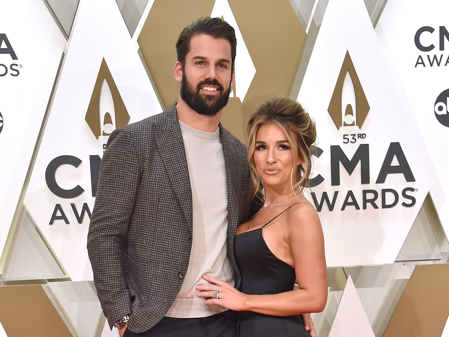 Jessie James Decker shares the photo of her son “struggling so hard to breathe”
