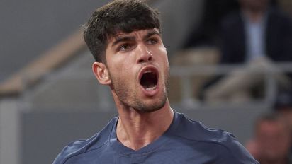 BBC - An off-colour Carlos Alcaraz has to dig deep to beat inspired qualifier Jesper de Jong and reach the French Open third