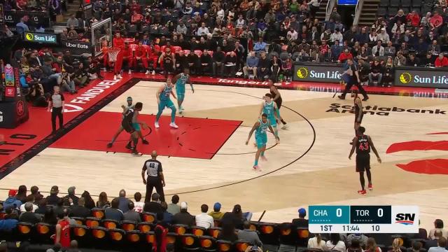 OG Anunoby with a first basket of the game vs the Charlotte Hornets