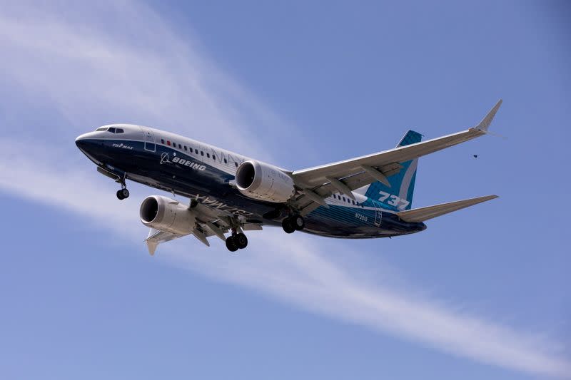 The $15 billion jet dilemma facing Boeing's CEO