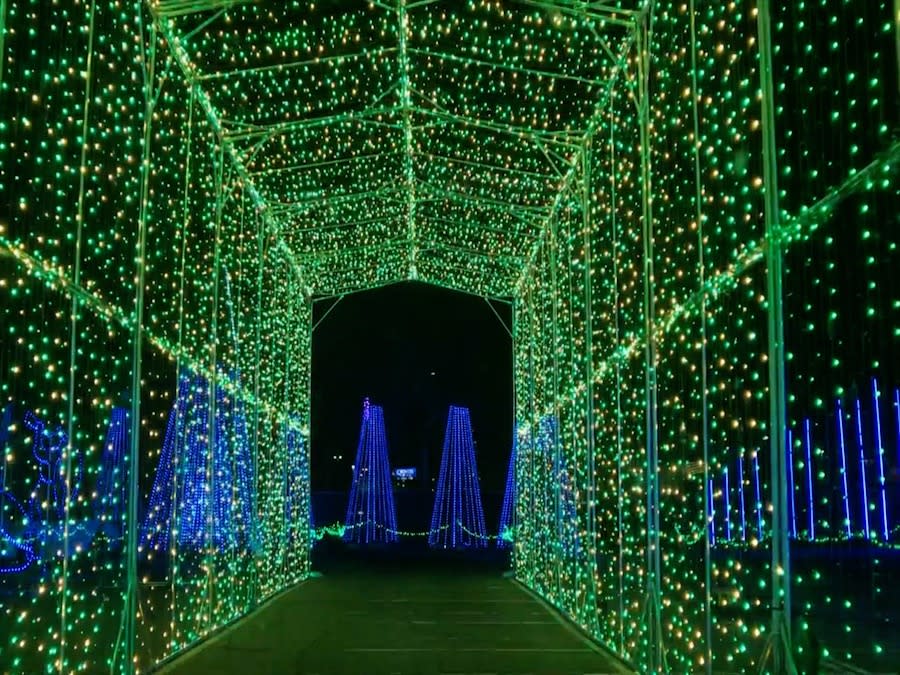 WORLD OF ILLUMINATION! Arizona's longest and brightest holiday light