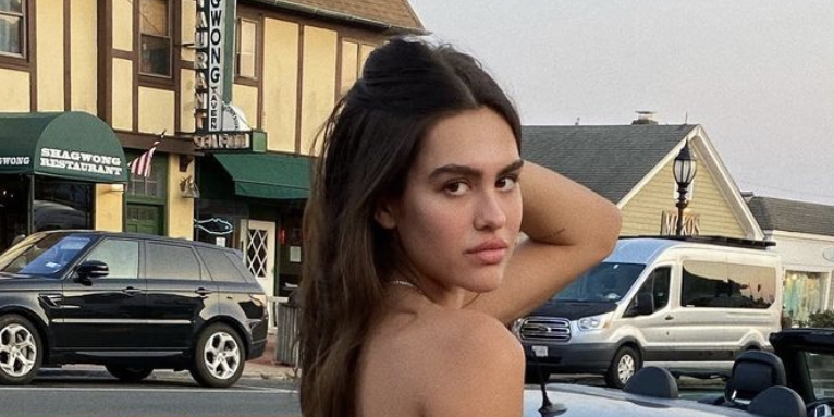 Happy Monday Amelia Hamlin Trolled Lisa Rinna And Harry Hamlin With A Skinny Dipping Pic 