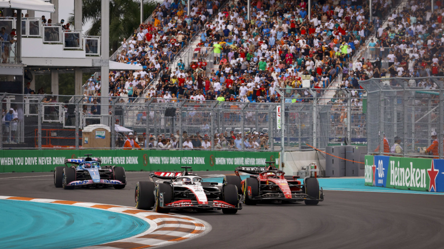 Getty Images - MIAMI GARDENS, FLORIDA - MAY 7: Drivers compete during the F1 Grand Prix of Miami at the Miami International Autodrome on May 07, 2023 in Miami Gardens, Florida, United States. (Photo by Eva Marie Uzcategul T/Anadolu Agency via Getty Images)