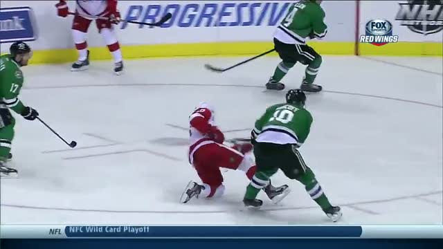 Zetterberg blasts a one-timer from one knee