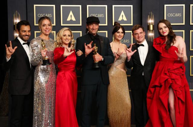 The cast and crew as well as presenter Amy Forsyth pose with their Oscars for Best Picture for "CODA" in the photo room during the 94th Academy Awards in Hollywood, Los Angeles, California, U.S., March 27, 2022.  REUTERS/Mario Anzuoni