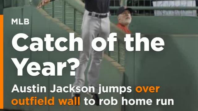 Austin Jackson jumps over wall and into Fenway bullpen to rob home run