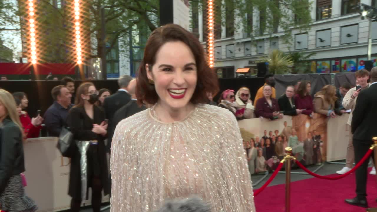 Michelle Dockery strips to her underwear, snorts cocaine and downs
