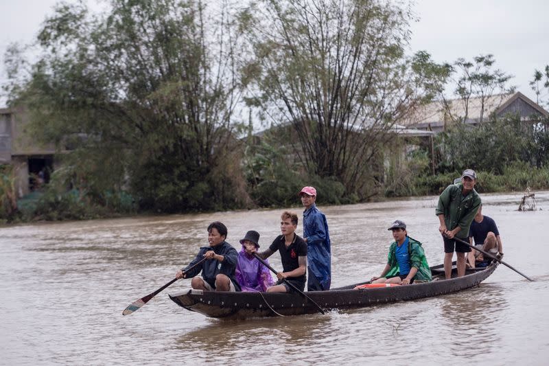 philippines-vietnam-brace-for-tropical-storm-saudel