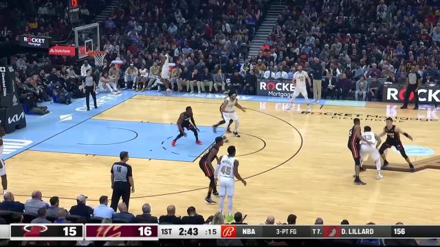 Jarrett Allen with a dunk vs the Miami Heat