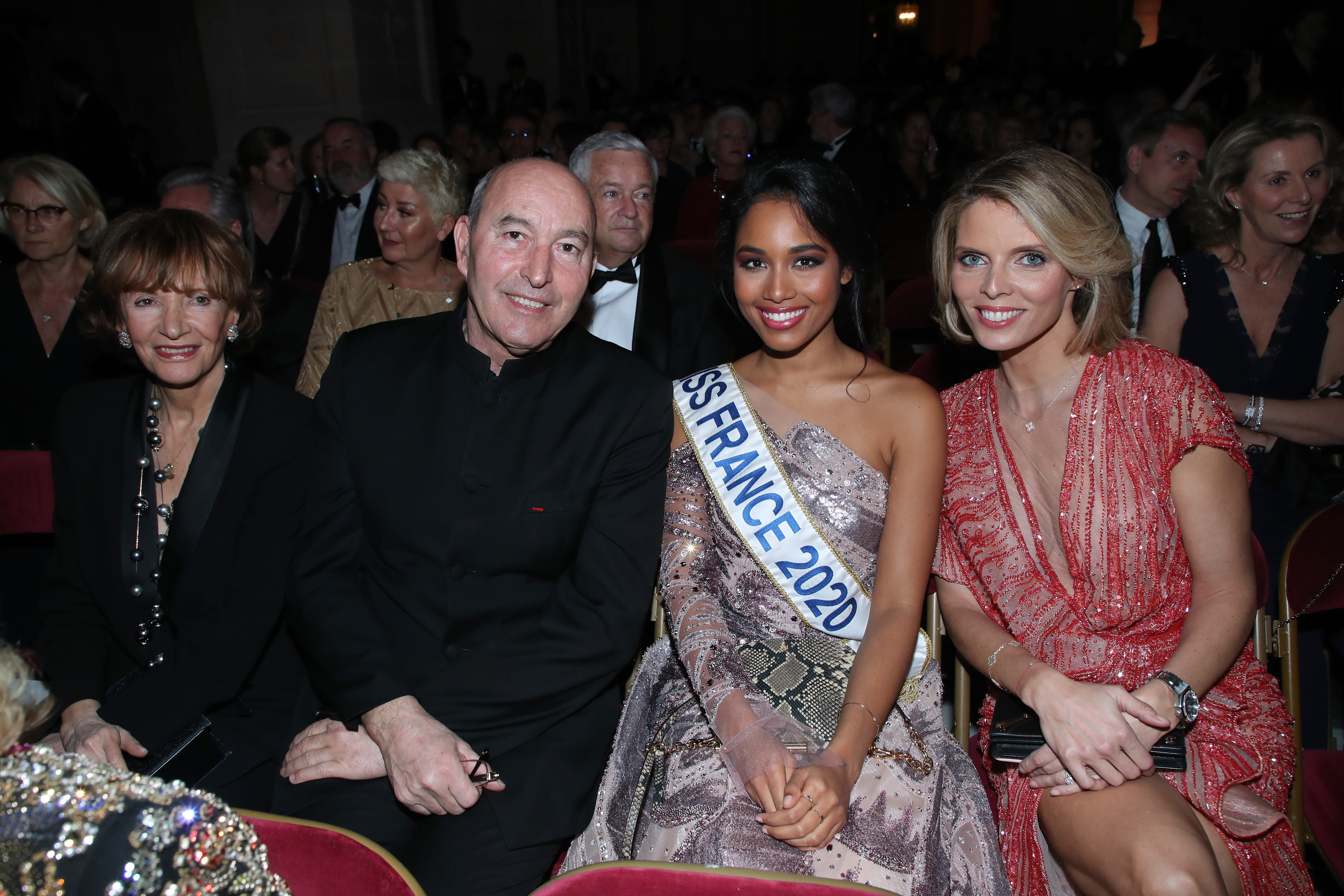 Pour Miss France 2021, la sélection par vidéo face au ...