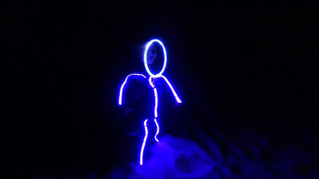 At give tilladelse Springe pendul Dad creates captivating 'stick man' LED Halloween costume for baby (VIDEO)