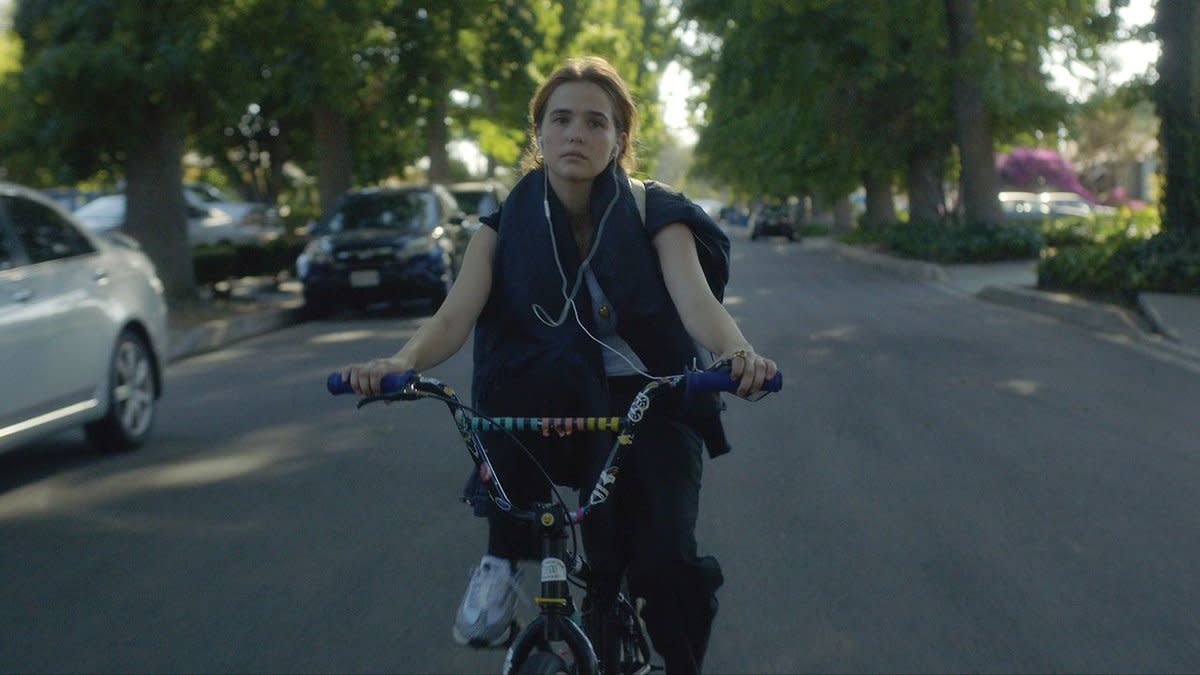 ‘flower Trailer Zoey Deutch Is A Teenage Vigilante In Wild And 5851