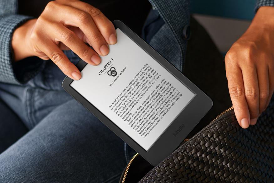 Amazon Kindle (2022) with 'Eye of the World' book