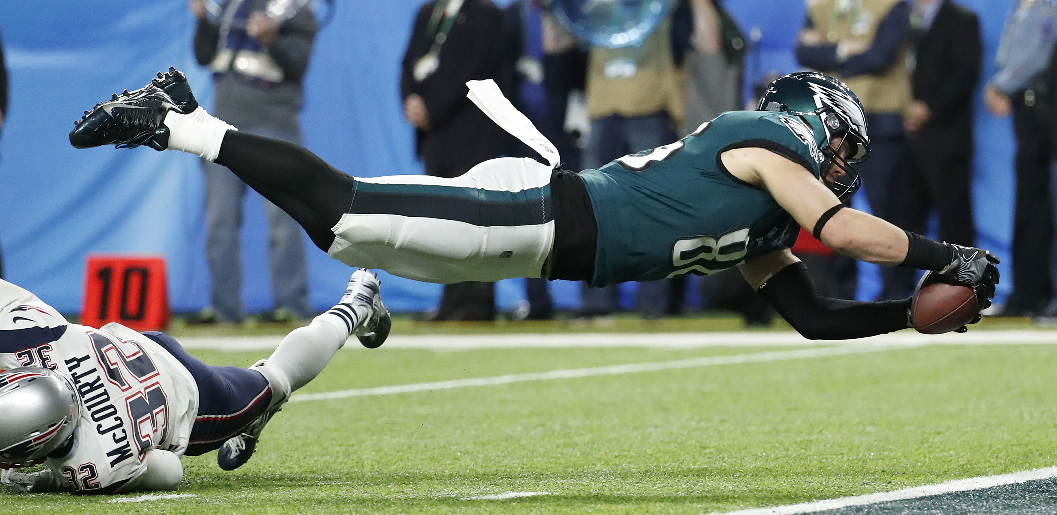 Zach Ertz's go-ahead TD comes with tense replay