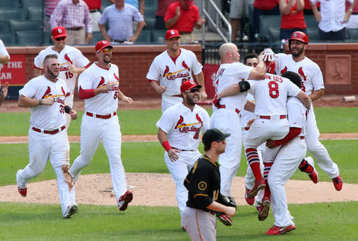 Cardinals beat Pirates 1-0, open 2 1/2-game lead