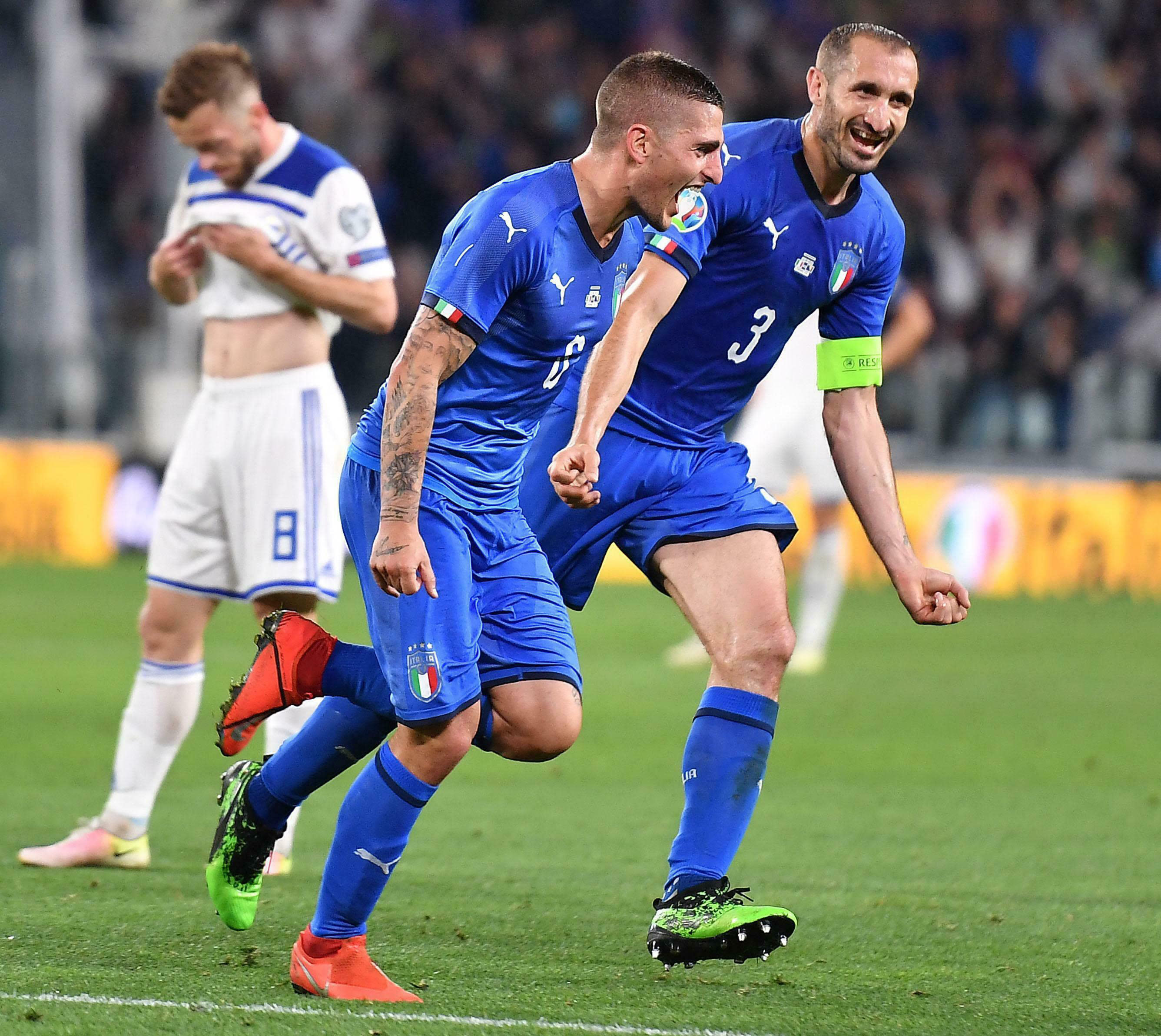 Italy scores late to beat Bosnia 2-1 and keep perfect record