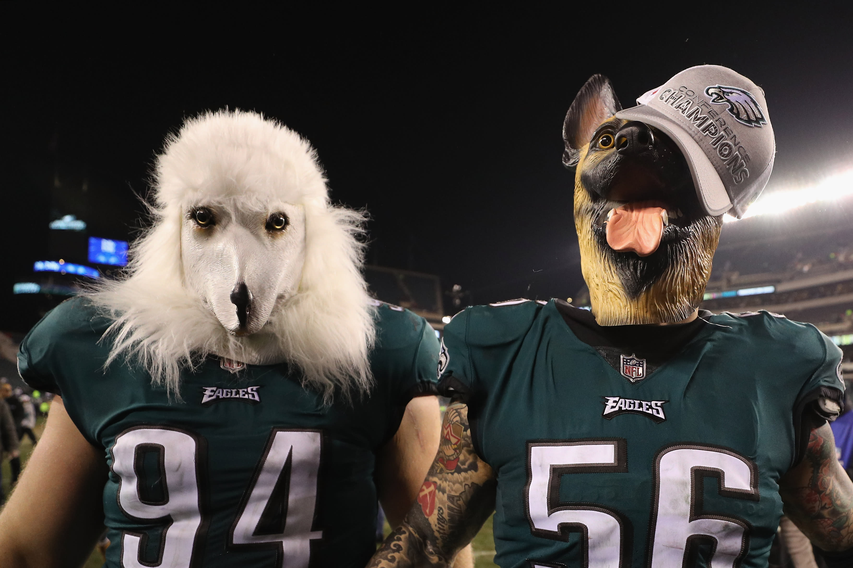 Fans all noticed this Minnesota Vikings supporter staring at a Philadelphia  Eagles spectator in yoga pants