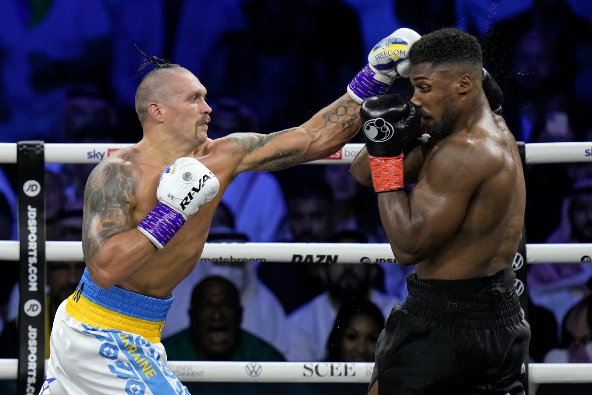 Usyk bat à nouveau Joshua et conserve les ceintures mondiales des poids lourds