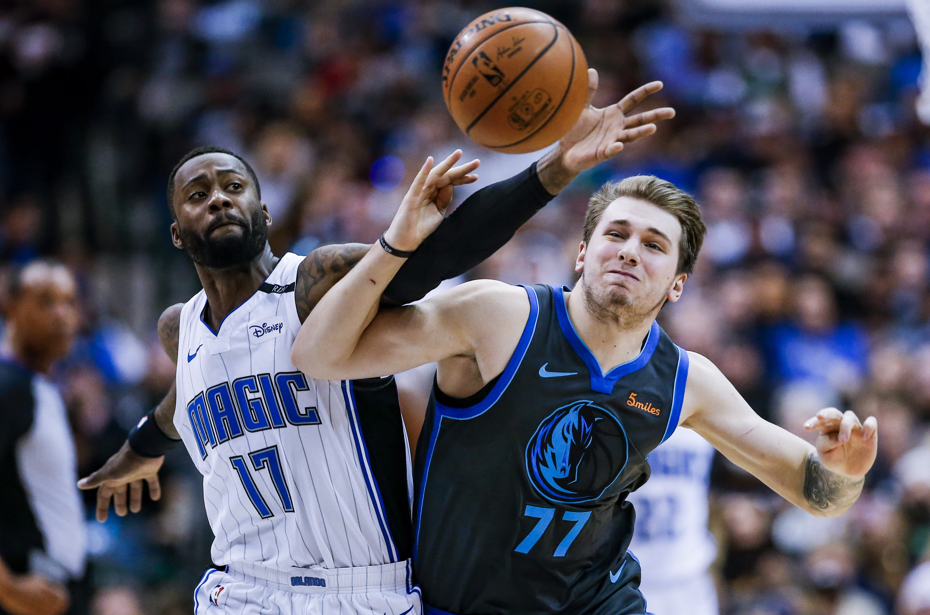 Mavericks rookie Luka Doncic impresses with two outstanding passes