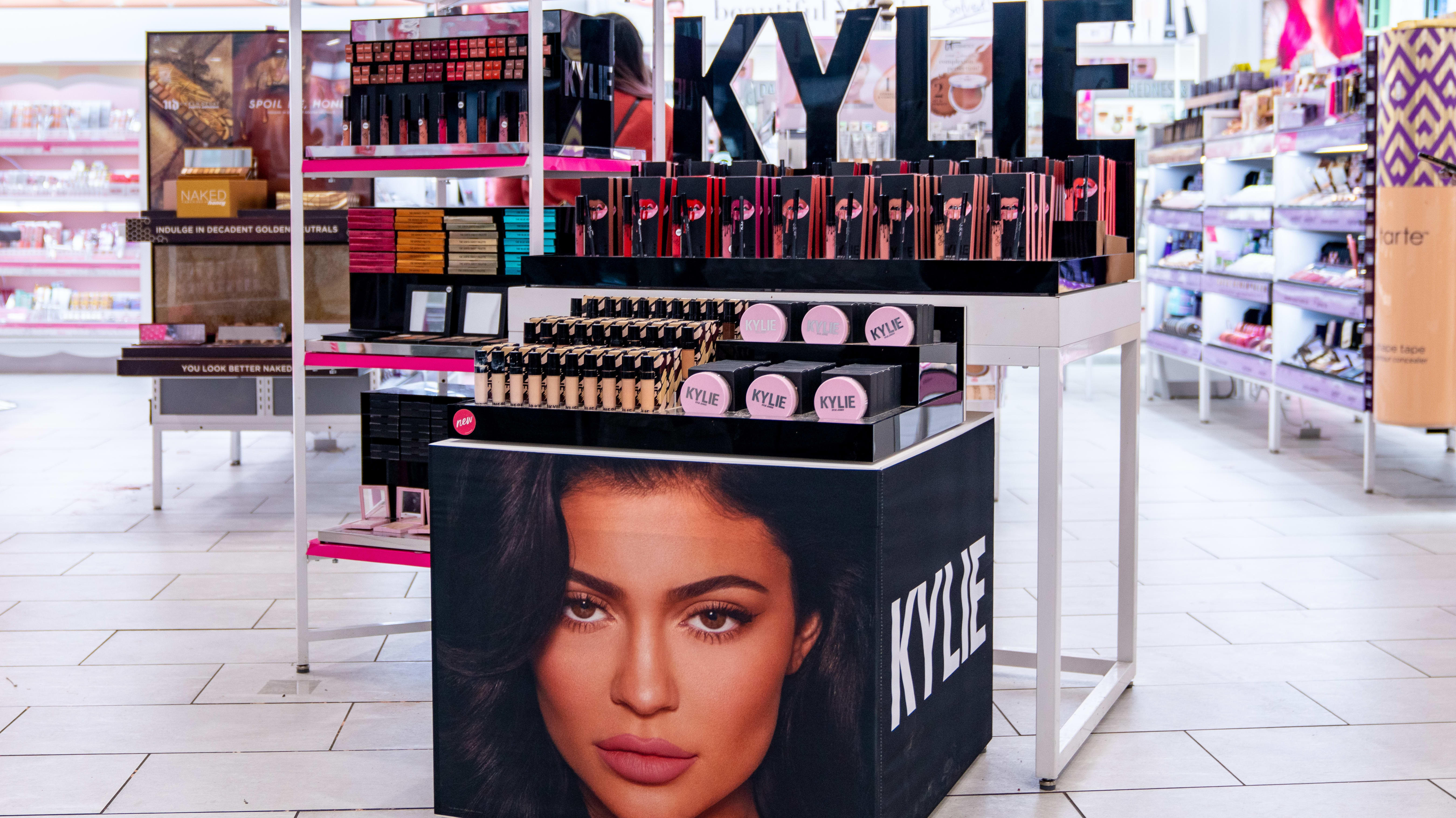 Kylie jenner buying deals back kylie cosmetics