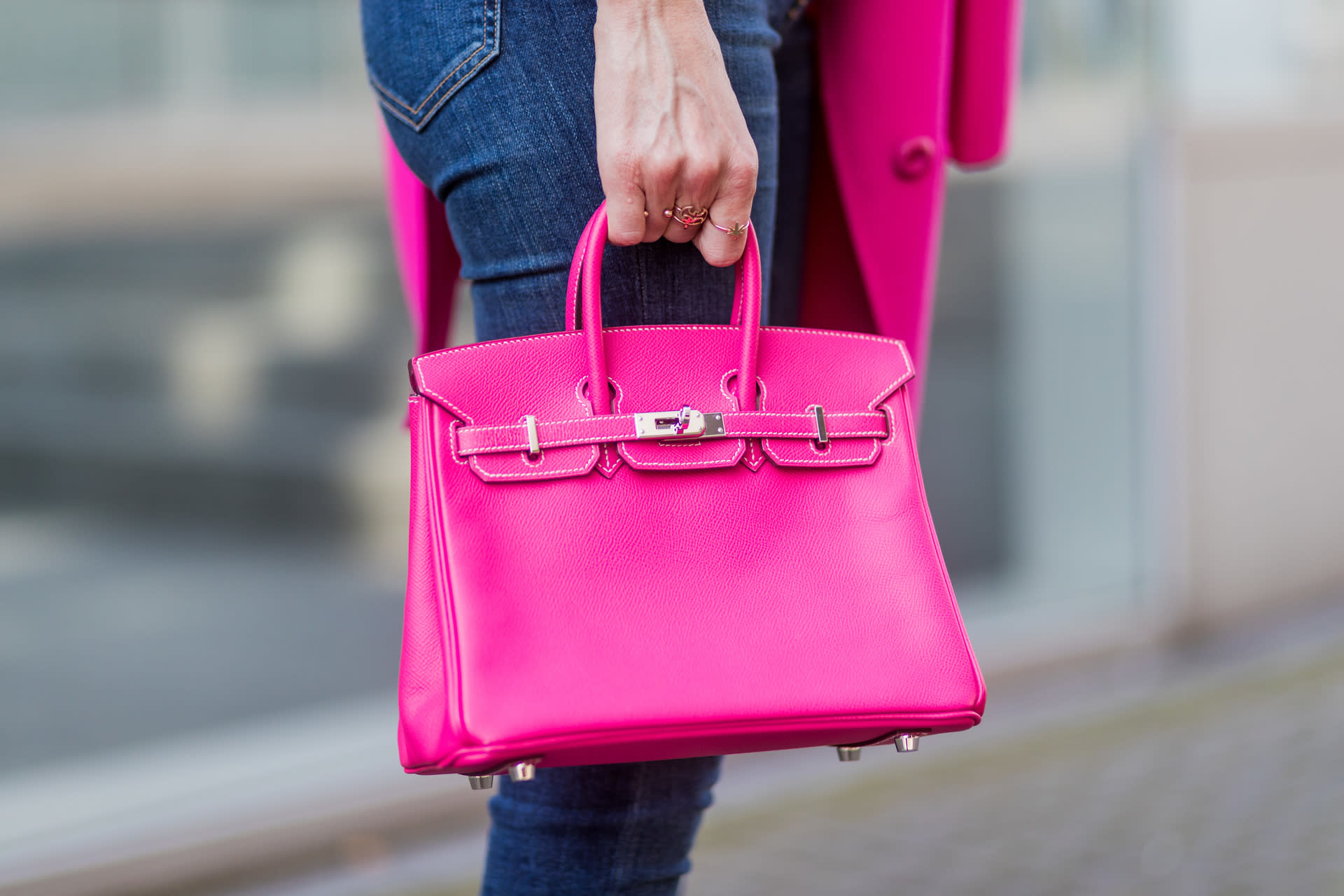 Ten-year-old Hermes Birkin handbag sells for £162,500 - BBC News