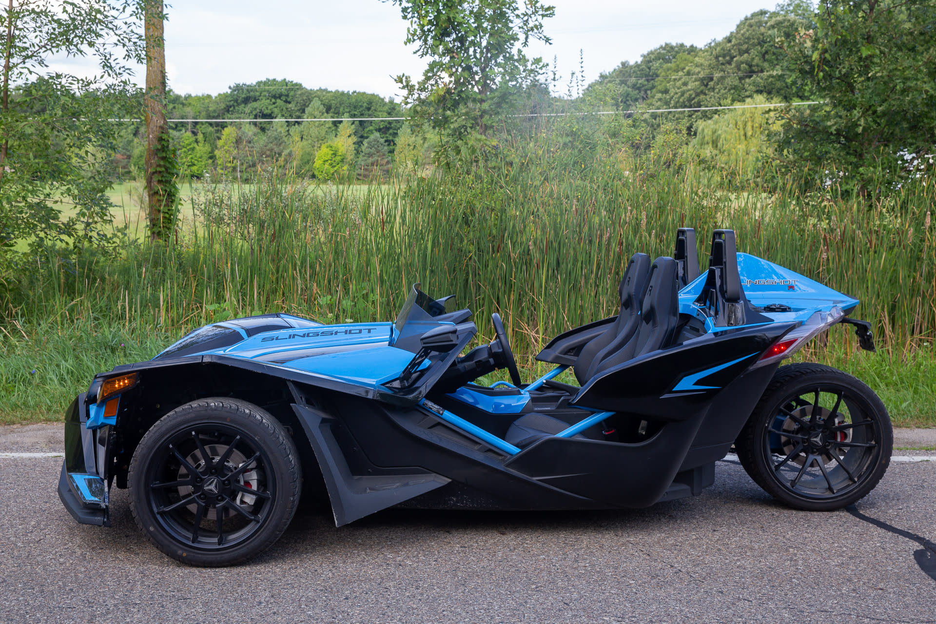 The Polaris Slingshot R is a 3wheel pocket rocket begging for