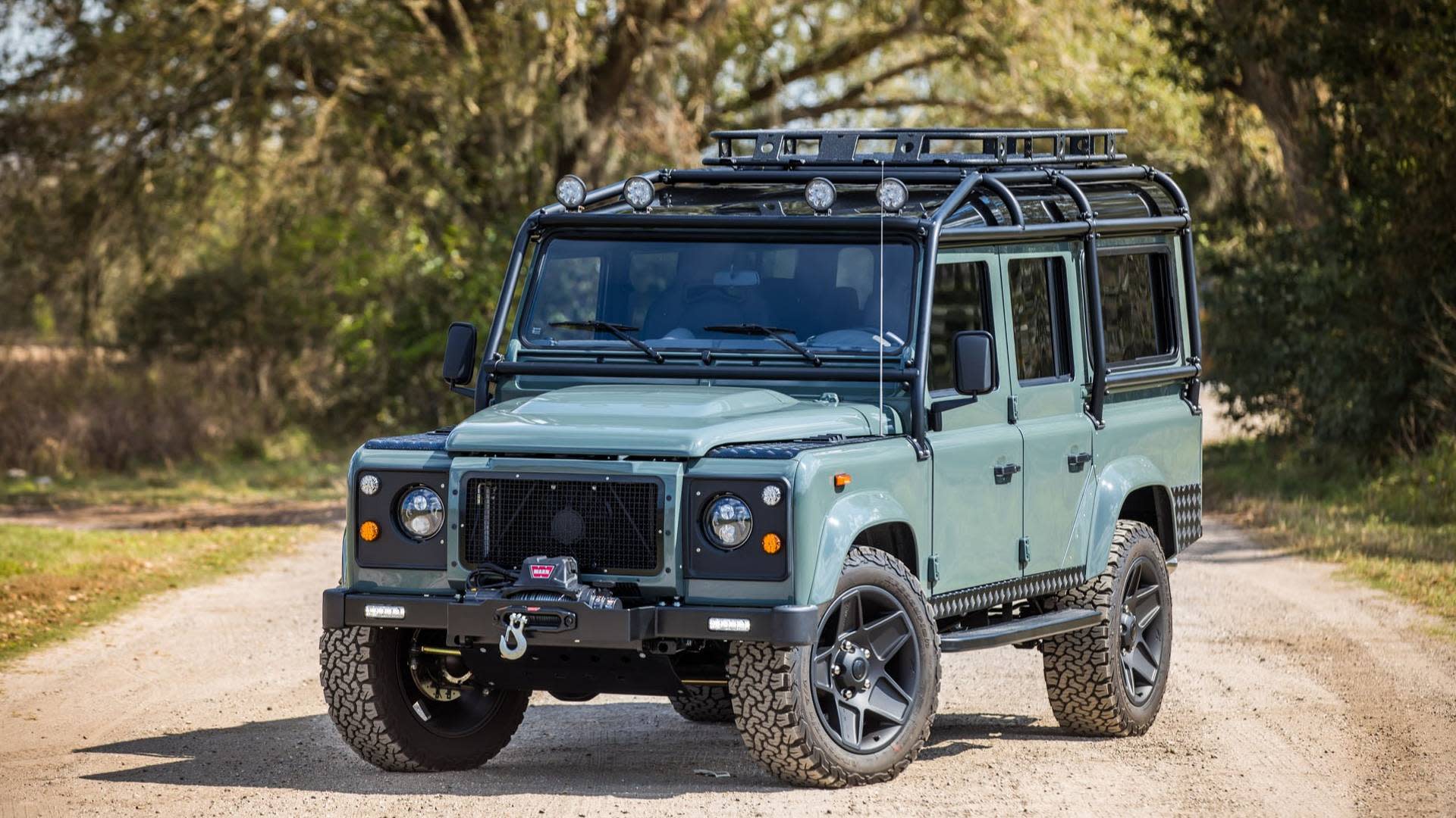 Defender com. Land Rover Defender 110 зелёный. Ленд Ровер Дефендер 10. Ленд Ровер Дефендер 1 16. Дефендер 110.