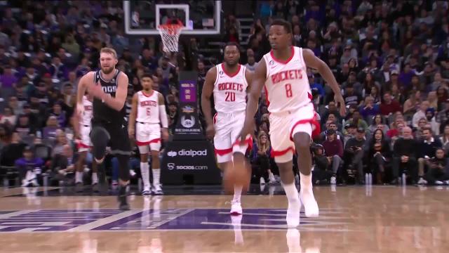 Jabari Smith Jr. with a dunk vs the Sacramento Kings