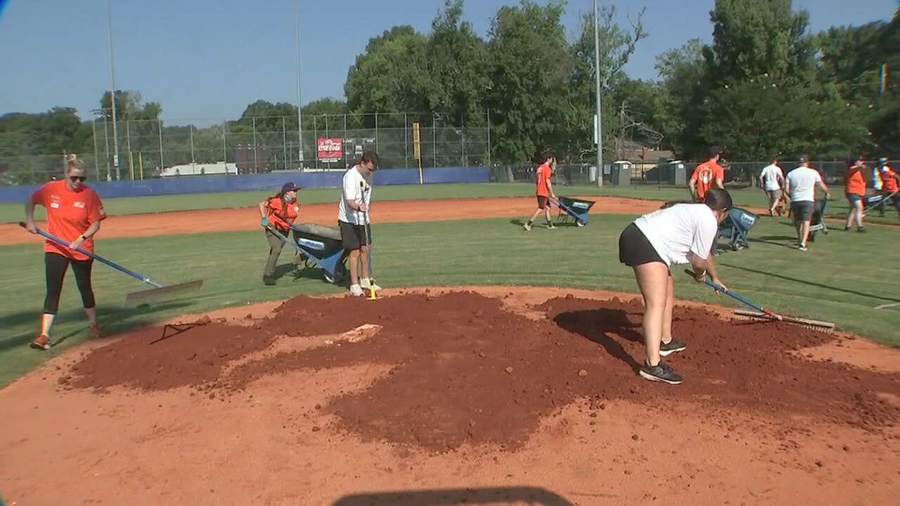 Atlanta Braves celebrate week of Hank Aaron through community-building  initiatives