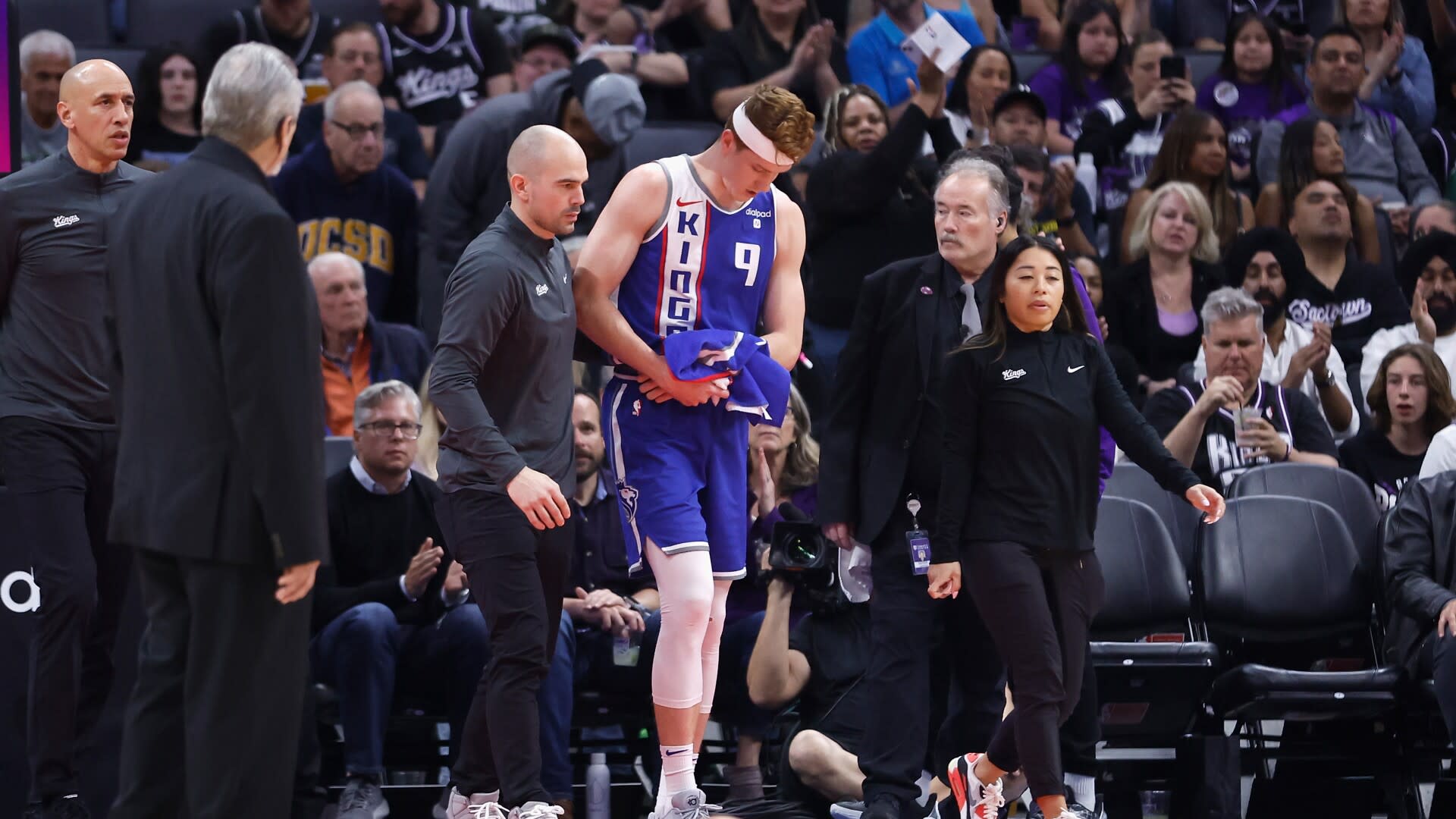 Kings' sharpshooter Kevin Huerter out with dislocated shoulder, labral tear