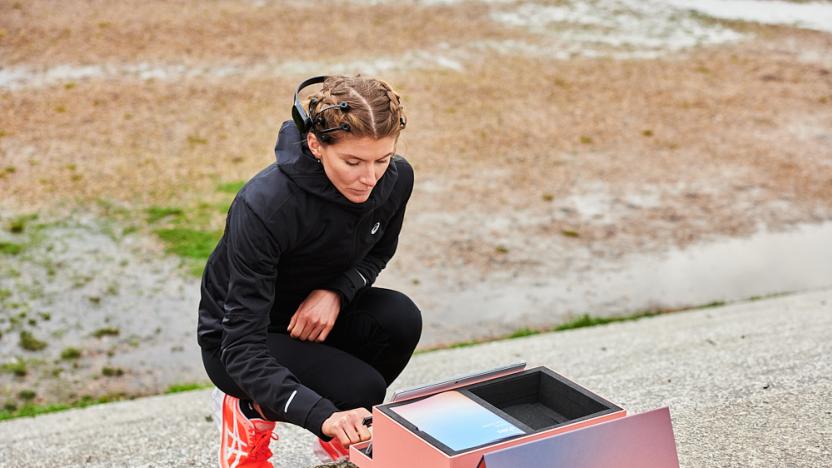 Beth Potter using an ASICS device while wearing an EEG.