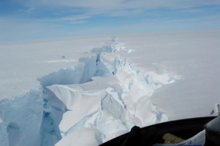 largest iceberg breaks off antarctica
