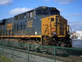 CSX profit drops 10% despite railroad delivering 3% more freight in first quarter