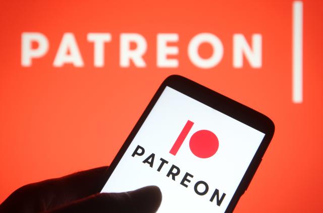 UKRAINE - 2021/08/07: In this photo illustration a Patreon logo is seen on a smartphone and a pc screen. (Photo Illustration by Pavlo Gonchar/SOPA Images/LightRocket via Getty Images)