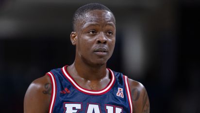 Getty Images - CHICAGO, ILLINOIS - NOVEMBER 8: Johnell Davis #1 of the Florida Atlantic Owls is seen during the game against the Loyola (Il) Ramblers in the Barstool Invitational at Wintrust Arena on November 8, 2023 in Chicago, Illinois. (Photo by Michael Hickey/Getty Images)