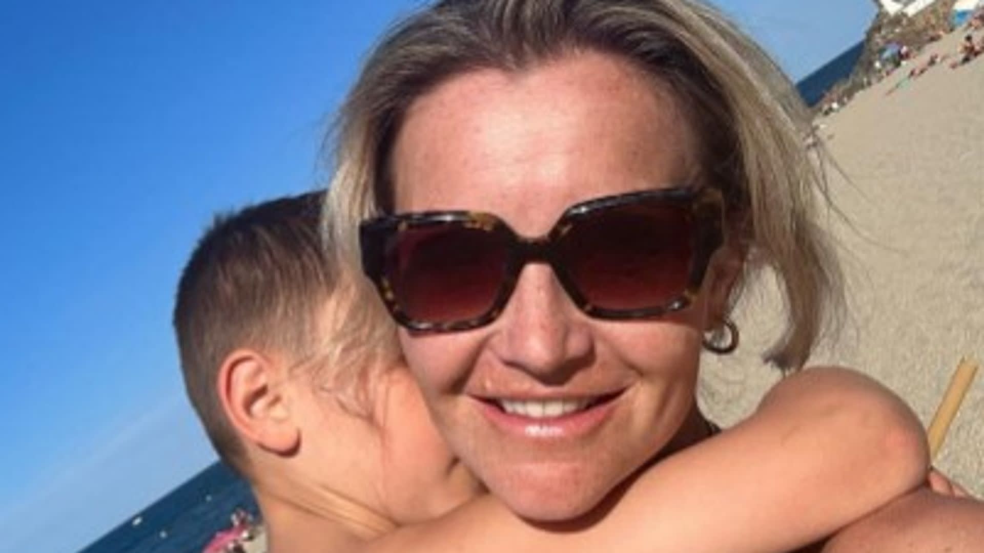 Helen Skelton shows off rock-solid abs in plunging bikini during family holiday