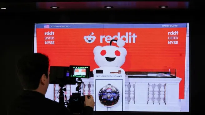 Reddit shares soar on upbeat revenue forecast