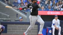 Eloy Jiménez out with strained hamstring, no timeline yet