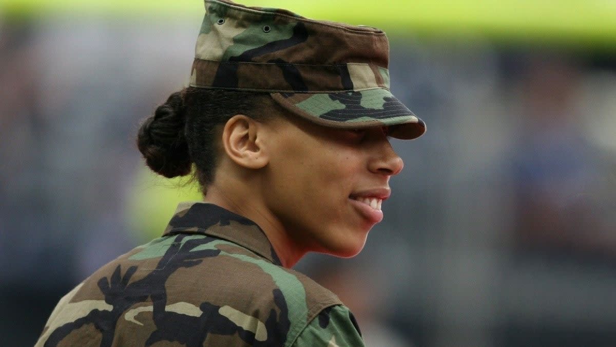 Us Female Soldiers Can Now Shave Their Heads Grow Their Hair Long Colour Their Nails Wear Earrings