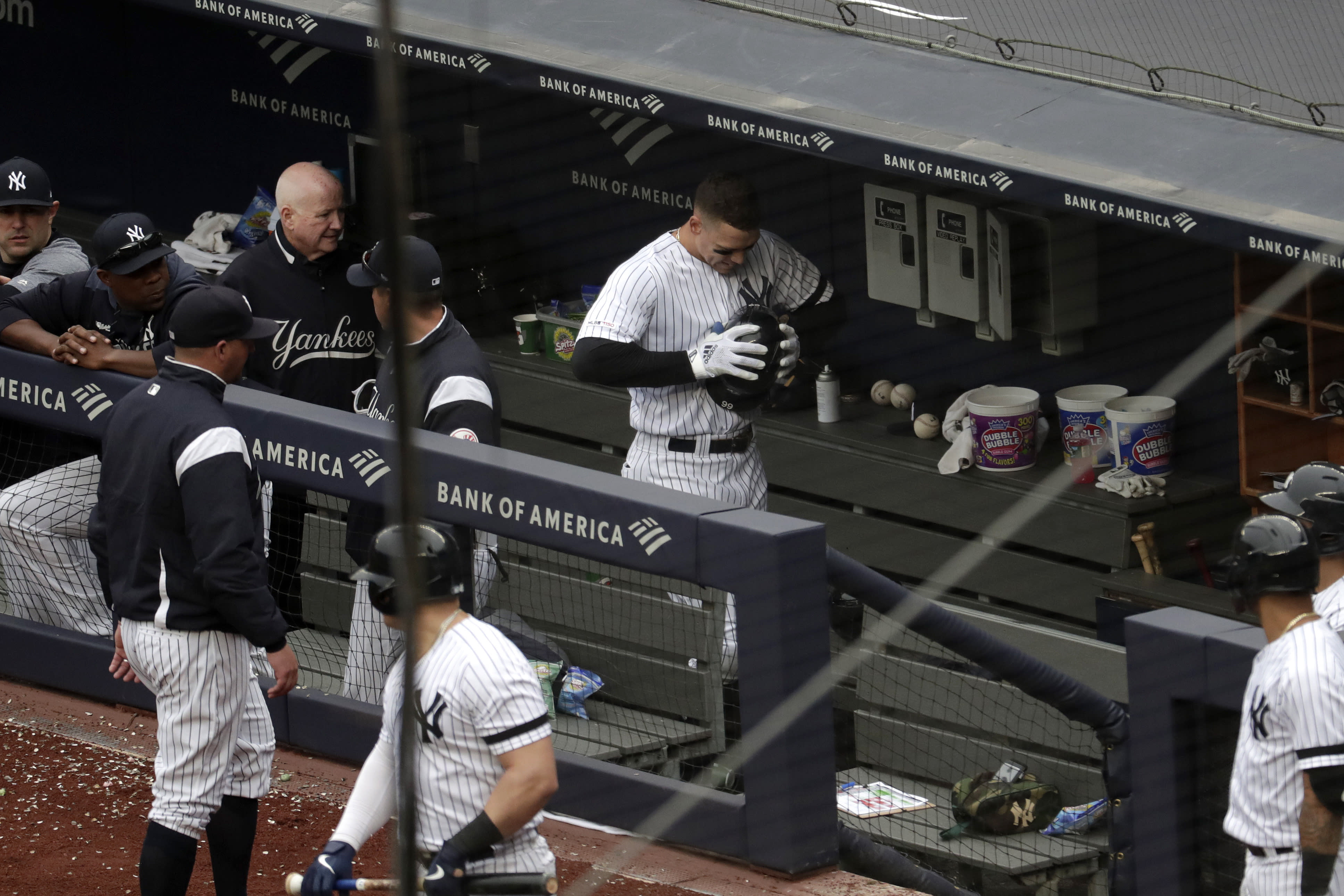 Yankees star Aaron Judge exits early with oblique injury