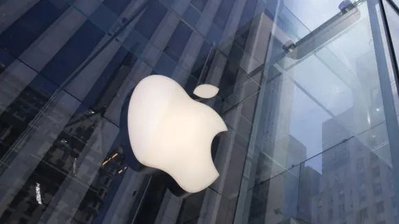 Apple leans further into AI, reportedly poaches Google talent
