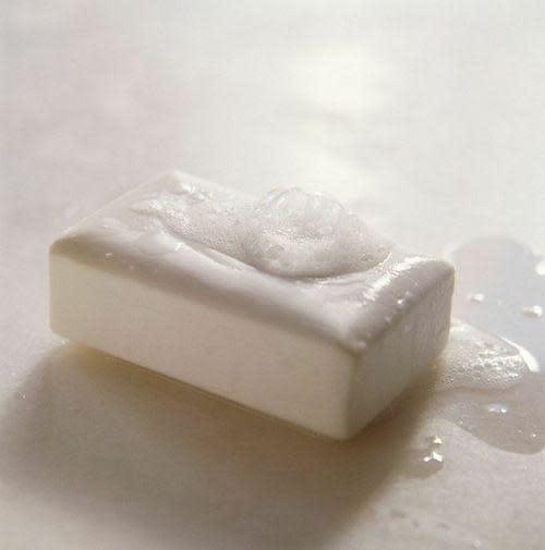 Bar Soap vs Body Wash: Which should you use? · Effortless Gent
