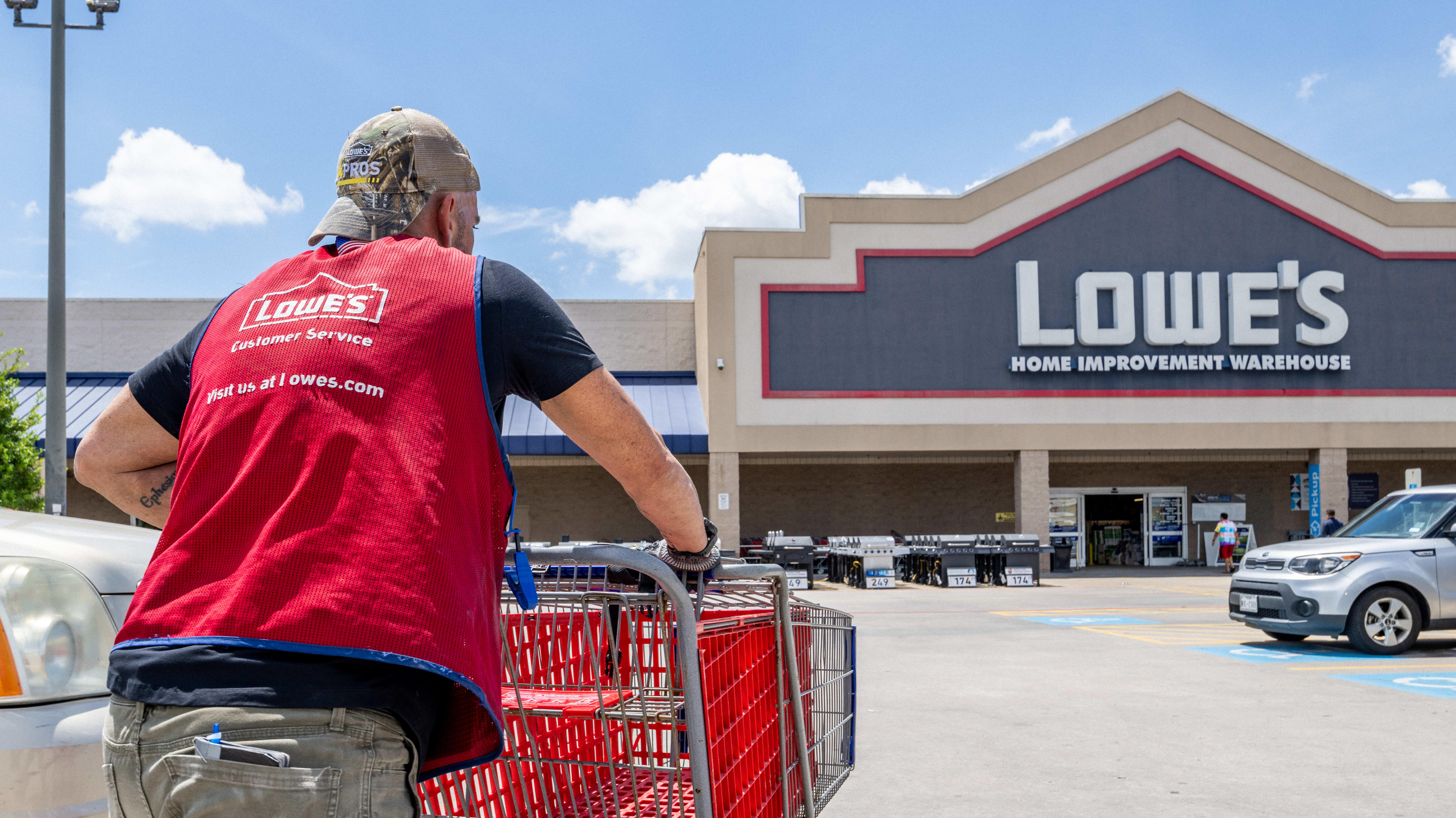 Lowe's Announces Additional $80 Million Bonus To Associates And Plans To  Hire More Than 50,000 Front-Line Workers For Spring