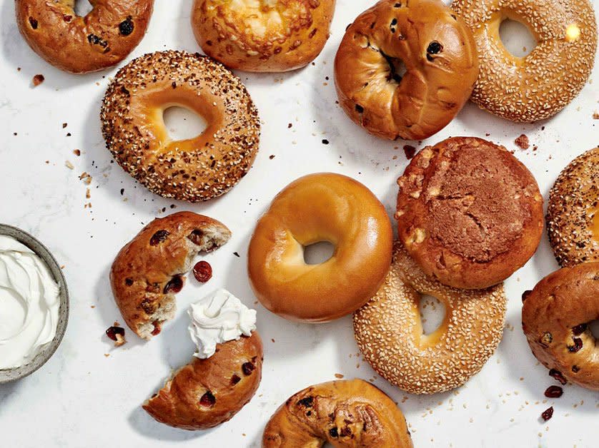 Twitter Won&#39;t Stop Dunking on Those &#39;St. Louis Style&#39; Bagels