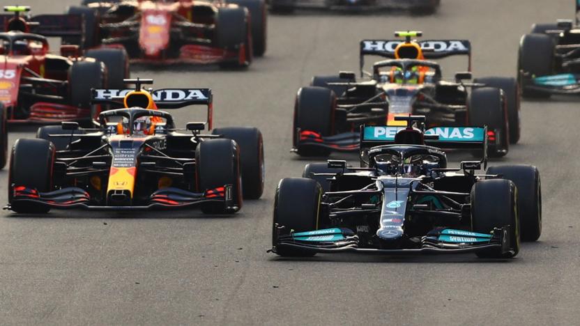 Formula One F1 - Abu Dhabi Grand Prix - Yas Marina Circuit, Abu Dhabi, United Arab Emirates - December 12, 2021 Mercedes' Lewis Hamilton and Red Bull's Max Verstappen after the start of the race REUTERS/Ahmed Jadallah