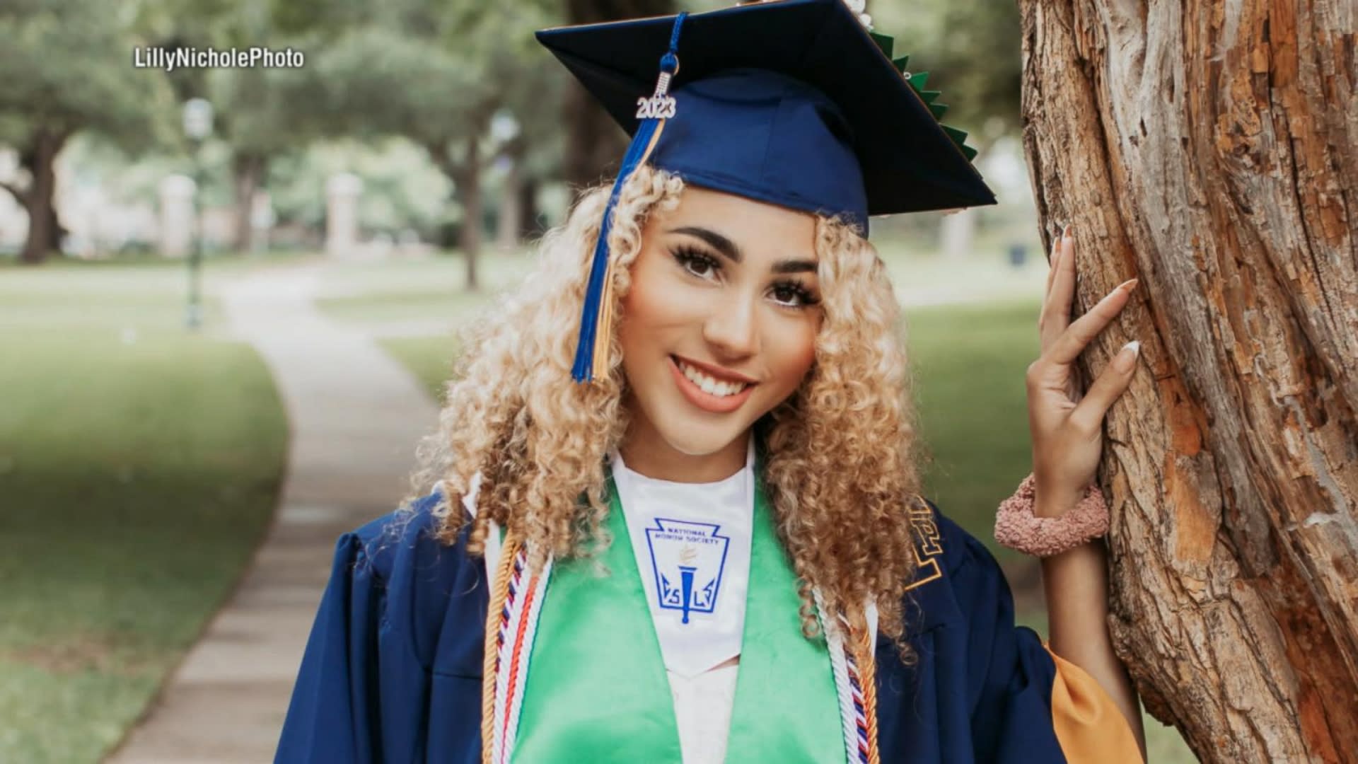 Dallas ISD's Wilmer-Hutchins Eagles are soaring this year with football  team's new girly girl kicker - CBS Texas