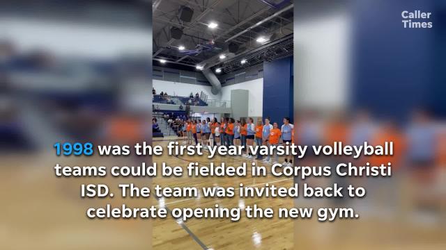 Carroll 1998 team returns to celebrate opening new gym